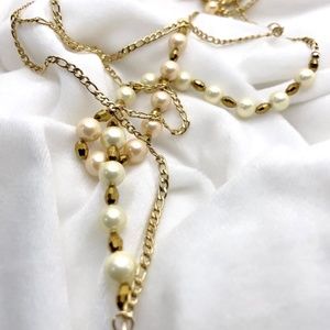 Pearl necklace with golfing gold